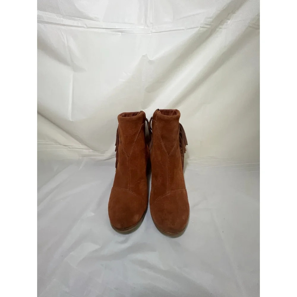 Toms size 7 Lunata Fringed Ankle Booties Rust Suede Lace Up Heels Casual